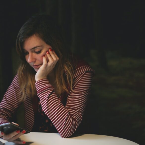 Reconnecting with your ex: what to text?