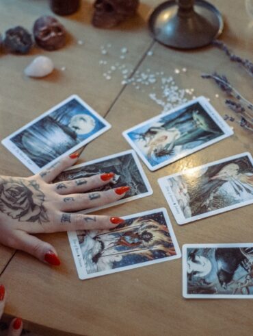 8 fascinating facts before trying a "does he love me" tarot reading (and 3 cards to beware of)