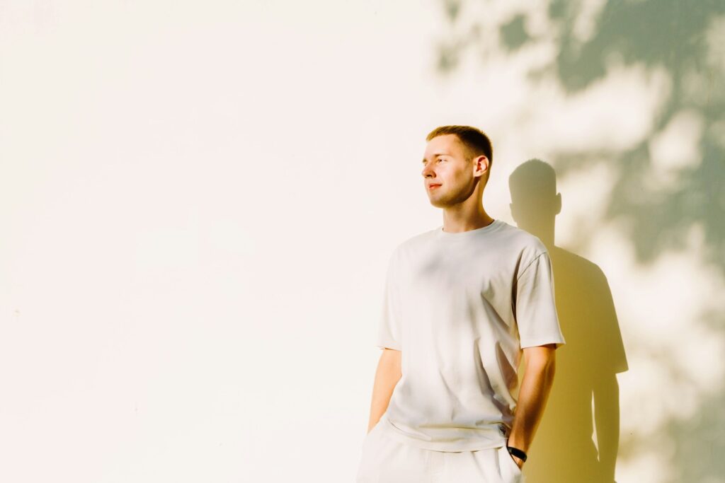 Leo man standing in front of a white wall